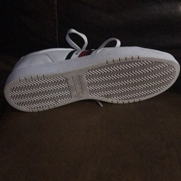 I am Selling new Tommy Hilfiger shoes for cheap - Picture 8 of 11